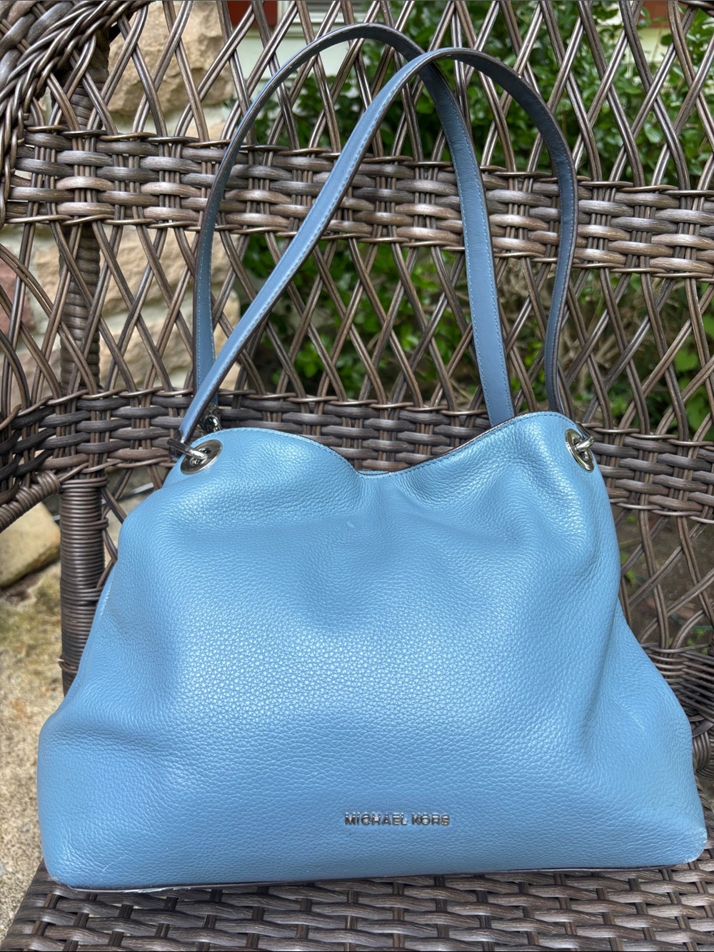 Michael Kors Blue Pebbled Leather Bag Beautiful 🤩 Dustbag included.
